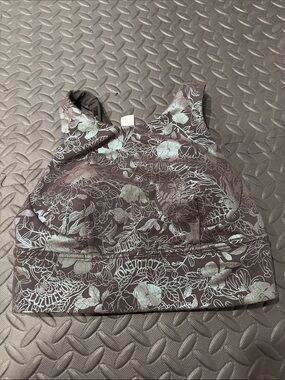 Floral Print Sports Bra in Black and Light Mint